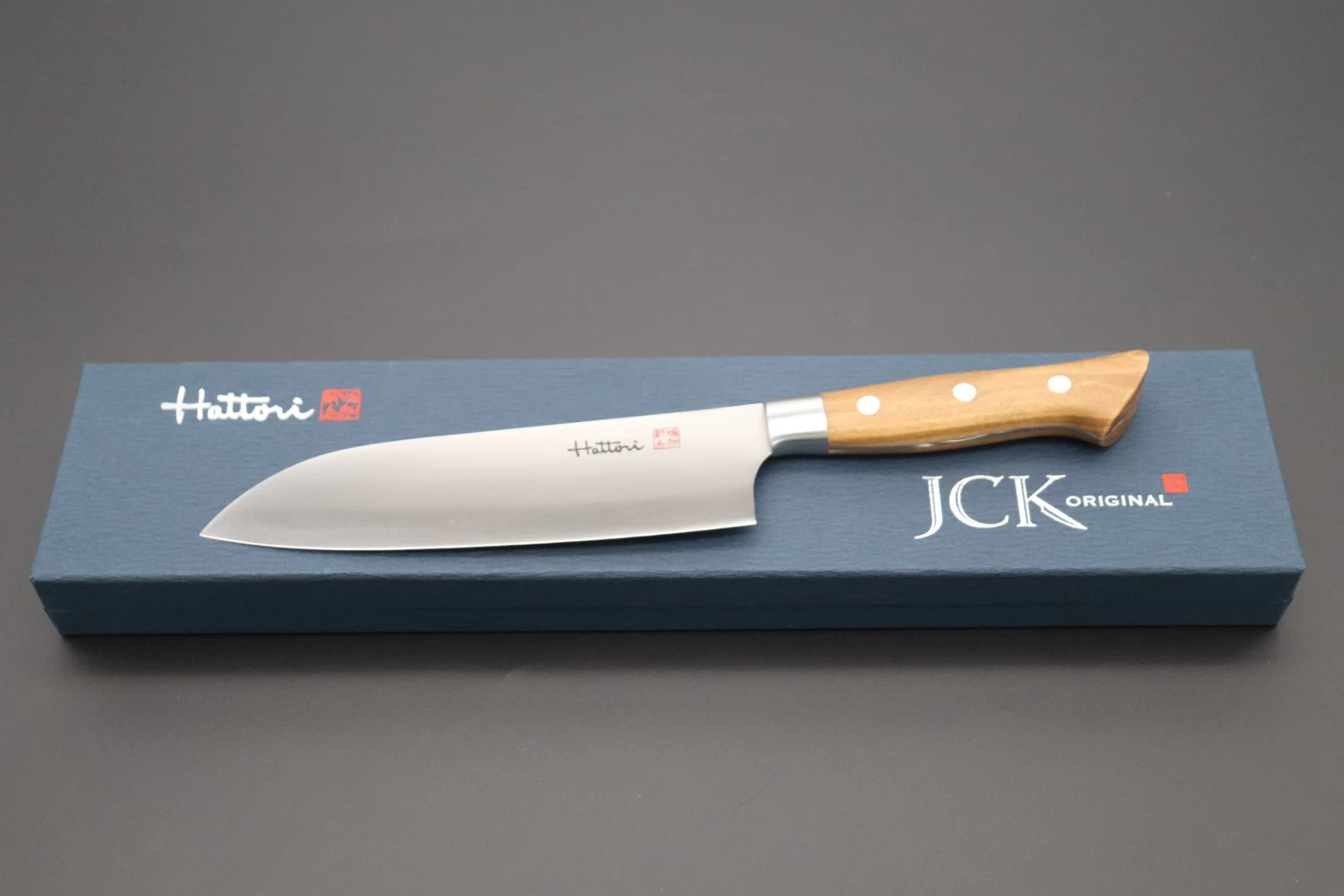 Hattori Forums FH Series FH-4O Santoku 170mm (6.6 Inch, Olive Wood Handle) 7 Hattori Forums FH Series FH-4O Santoku 170mm (6.6 Inch, Olive Wood Handle) - Image 7