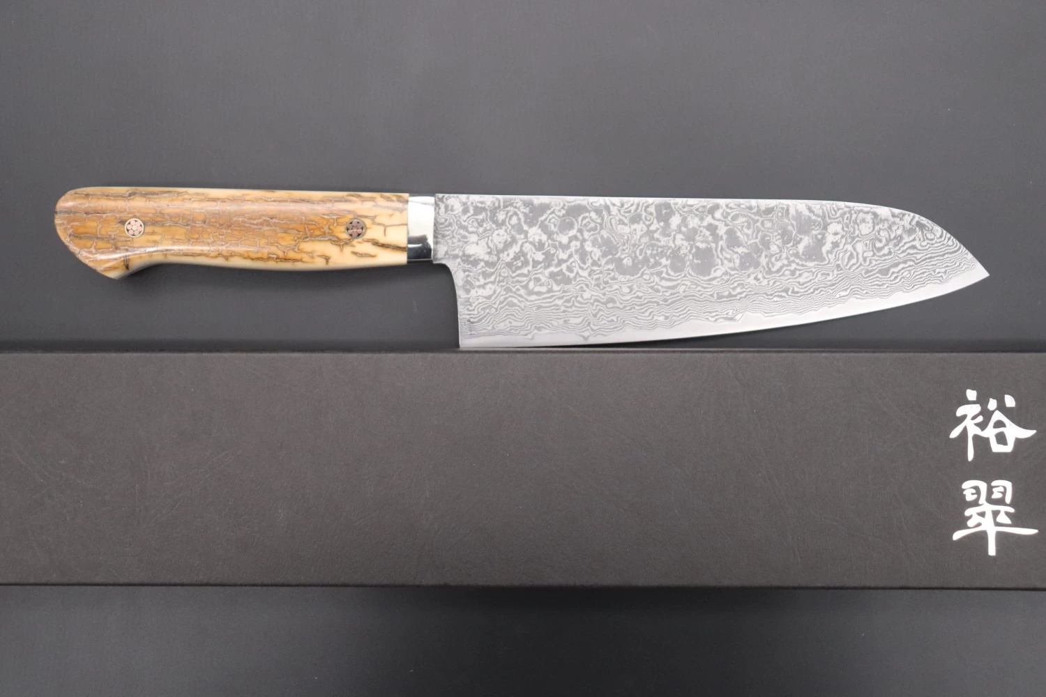 Mr. Itou "Treasure Hunter Series" R-2 Custom Damascus Santoku 170mm (6.6 Inch, Mammoth Tusk Ivory Handle, IT-214) 8 Mr. Itou "Treasure Hunter Series" R-2 Custom Damascus Santoku 170mm (6.6 Inch, Mammoth Tusk Ivory Handle, IT-214) - Image 8