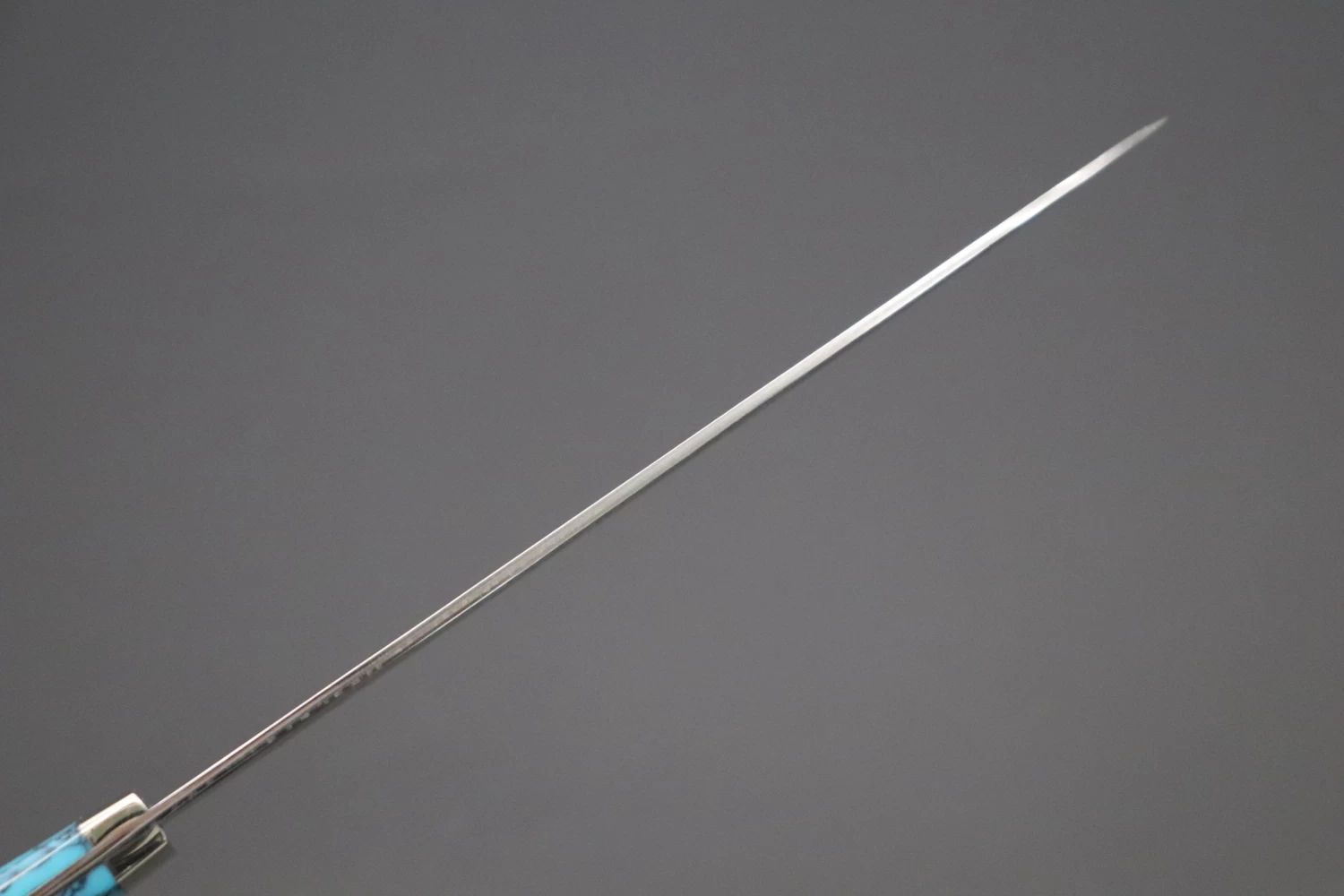 Mr. Itou "Treasure Hunter Series" R-2 Custom Damascus Santoku 175mm (6.8 Inch) "Custom Combination Handle (Turquoise Gem Stone/Samber Stag/Ironwood)" (IT-157) 5 Mr. Itou "Treasure Hunter Series" R-2 Custom Damascus Santoku 175mm (6.8 Inch) "Custom Combination Handle (Turquoise Gem Stone/Samber Stag/Ironwood)" (IT-157) - Image 5