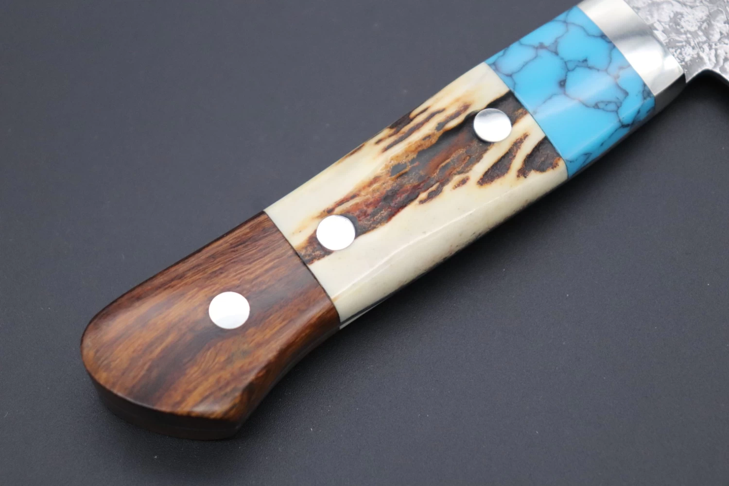 Mr. Itou "Treasure Hunter Series" R-2 Custom Damascus Santoku 175mm (6.8 Inch) "Custom Combination Handle (Turquoise Gem Stone/Sambar Stag/Ironwood)" (IT-158) 6 Mr. Itou "Treasure Hunter Series" R-2 Custom Damascus Santoku 175mm (6.8 Inch) "Custom Combination Handle (Turquoise Gem Stone/Sambar Stag/Ironwood)" (IT-158) - Image 6