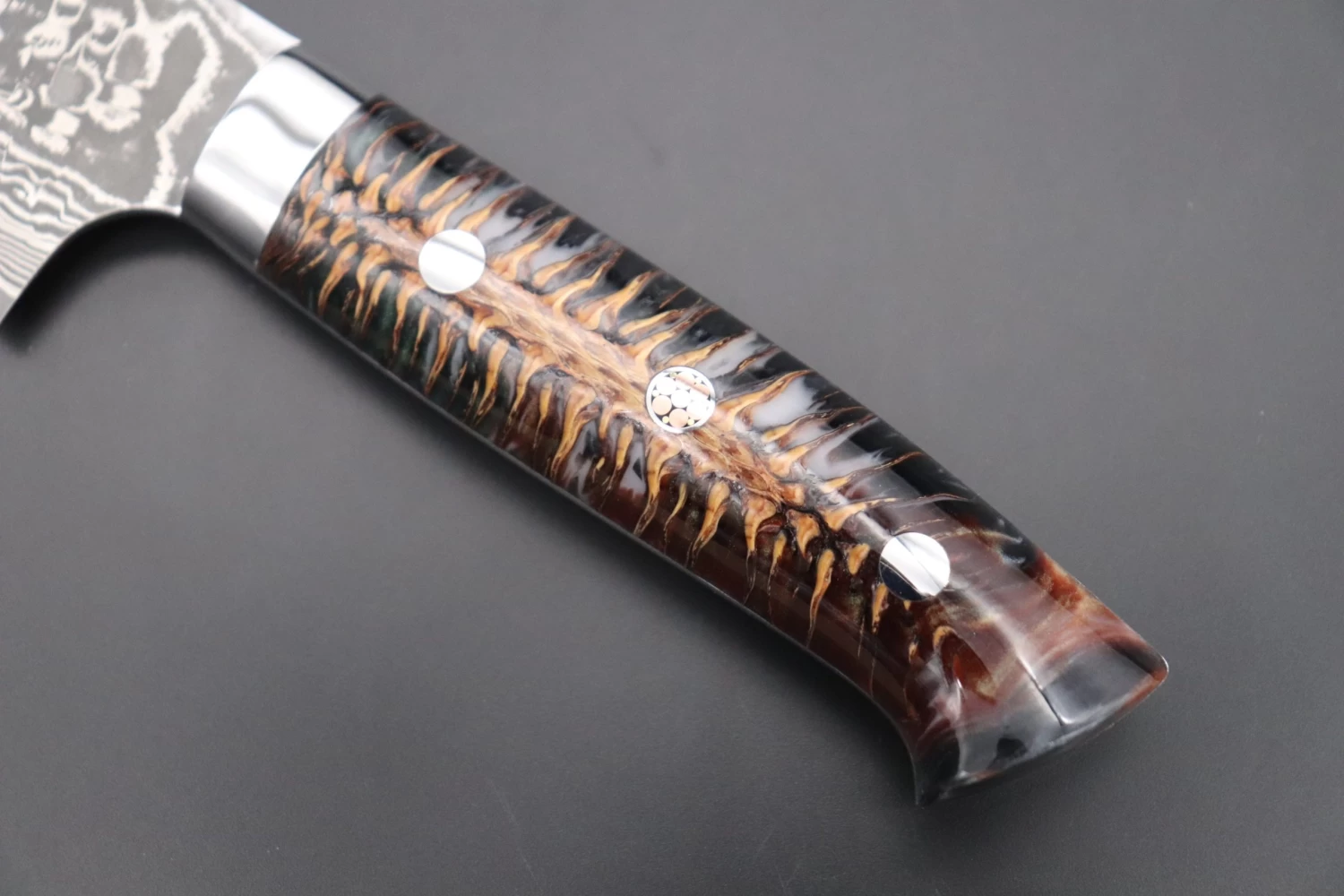 Takeshi Saji SUMMIT ― Limited Edition Custom Series SMT-743 R-2 Custom Damascus Gyuto 180mm (7 Inch) 7 Takeshi Saji SUMMIT ― Limited Edition Custom Series SMT-743 R-2 Custom Damascus Gyuto 180mm (7 Inch) - Image 7