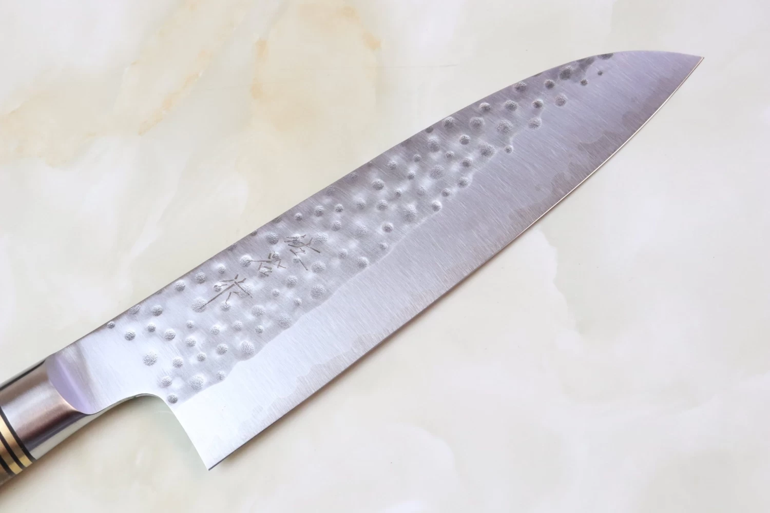 Takeshi Saji Nature Series — Hammer Forged R-2 SNR-2 Santoku 180mm (7 Inch, Quince Burl Wood Handle) 2 Takeshi Saji Nature Series — Hammer Forged R-2 SNR-2 Santoku 180mm (7 Inch, Quince Burl Wood Handle) - Image 2