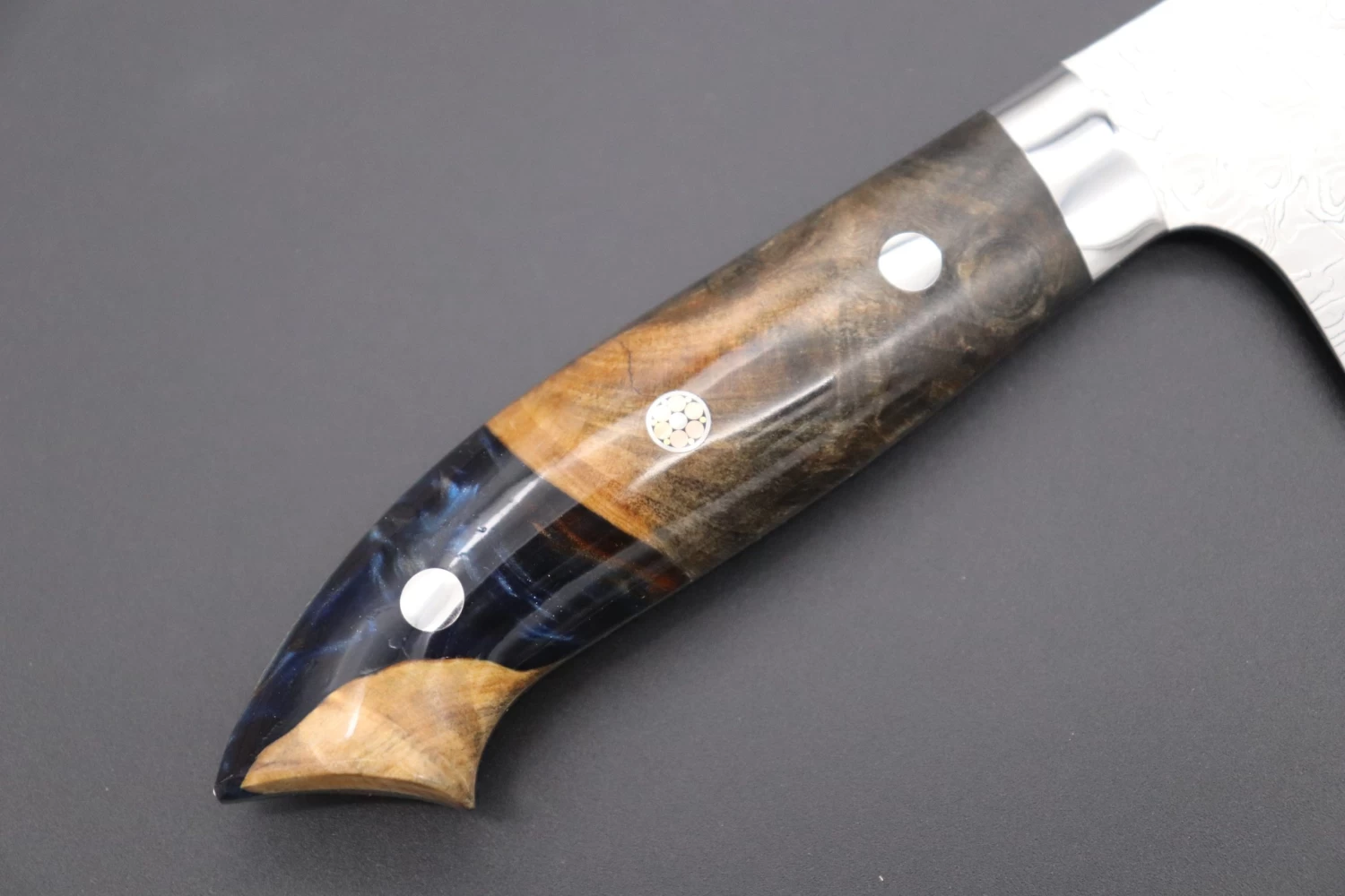 Takeshi Saji SUMMIT ― Limited Edition Custom Series SMT-572 R-2 Custom Damascus Santoku 180mm (7 Inch) 3 Takeshi Saji SUMMIT ― Limited Edition Custom Series SMT-572 R-2 Custom Damascus Santoku 180mm (7 Inch) - Image 3