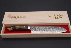 Takeshi Saji SUMMIT ― Limited Edition Custom Series SMT-572 R-2 Custom Damascus Santoku 180mm (7 Inch) 15 Takeshi Saji SUMMIT ― Limited Edition Custom Series SMT-572 R-2 Custom Damascus Santoku 180mm (7 Inch) -Knife Sale Shop takeshi saji santoku takeshi saji summit limited edition custom series designed by nomura smt 572 r 2 custom damascus santoku 180mm 7 inch 41813753561371 scaled