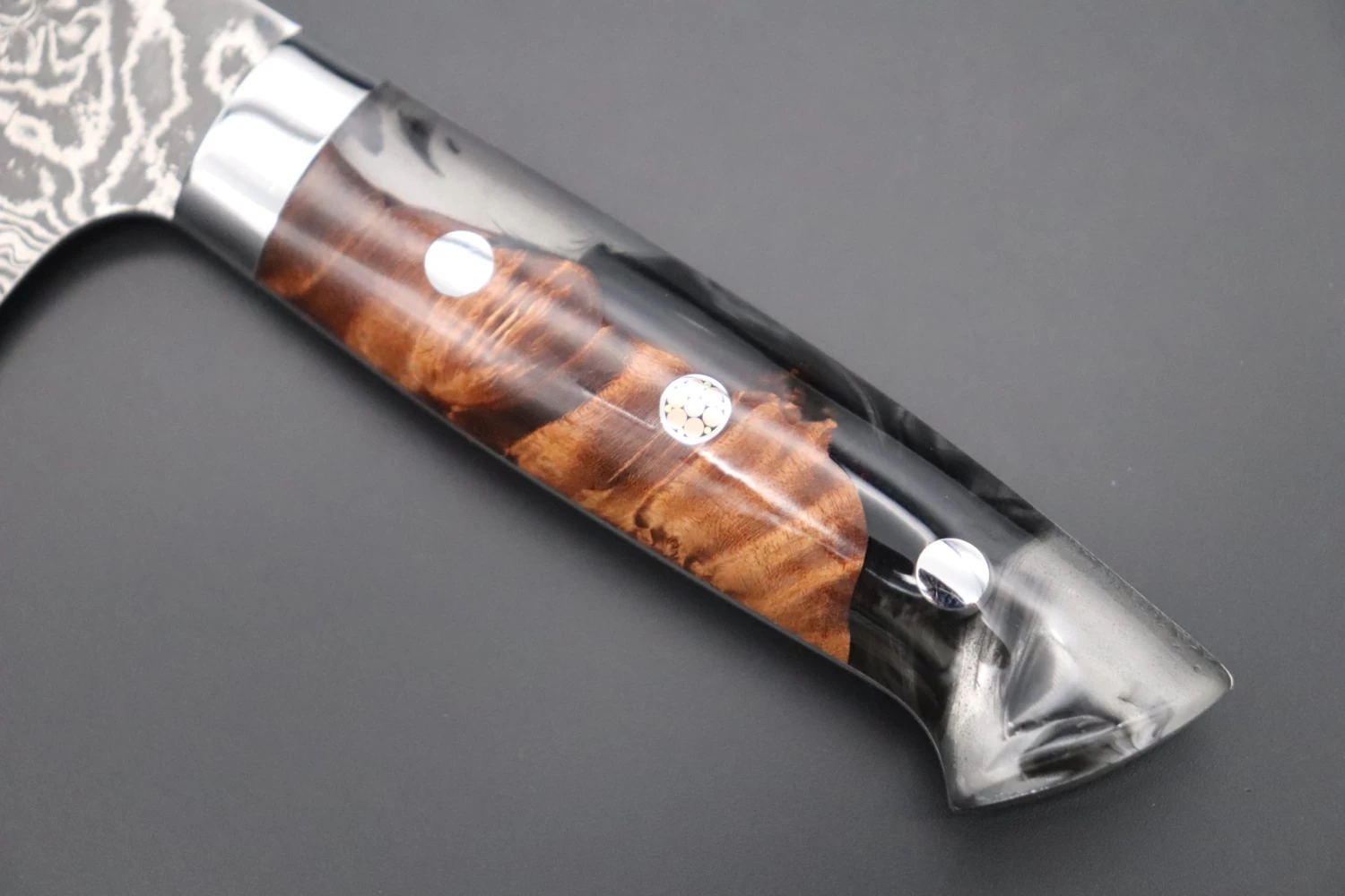 Takeshi Saji SUMMIT ― Limited Edition Custom Series SMT-730 R-2 Custom Damascus Santoku 180mm (7 Inch) 7 Takeshi Saji SUMMIT ― Limited Edition Custom Series SMT-730 R-2 Custom Damascus Santoku 180mm (7 Inch) - Image 7