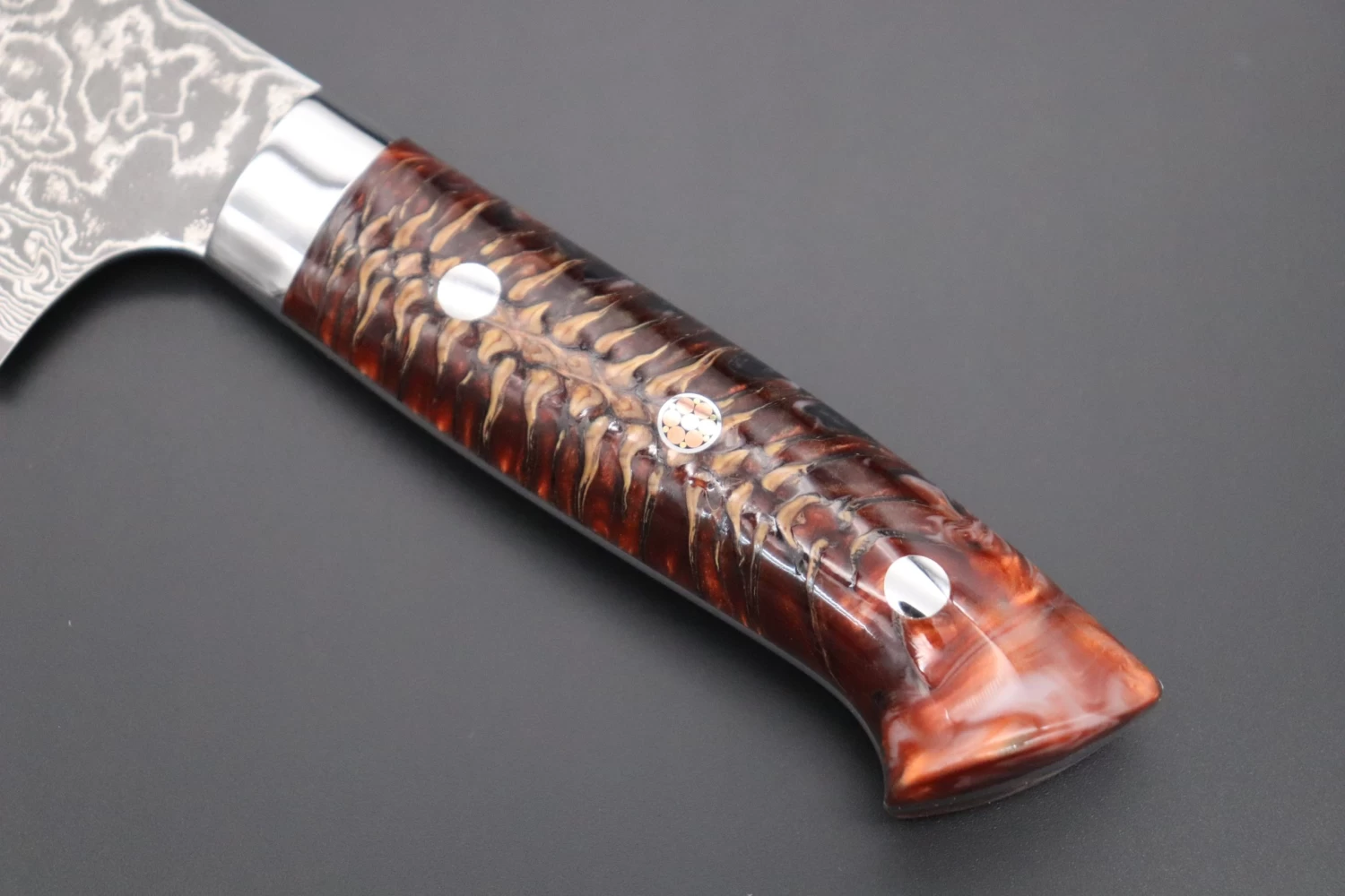 Takeshi Saji SUMMIT ― Limited Edition Custom Series SMT-766 R-2 Custom Damascus Santoku 180mm (7 Inch) 7 Takeshi Saji SUMMIT ― Limited Edition Custom Series SMT-766 R-2 Custom Damascus Santoku 180mm (7 Inch) - Image 7