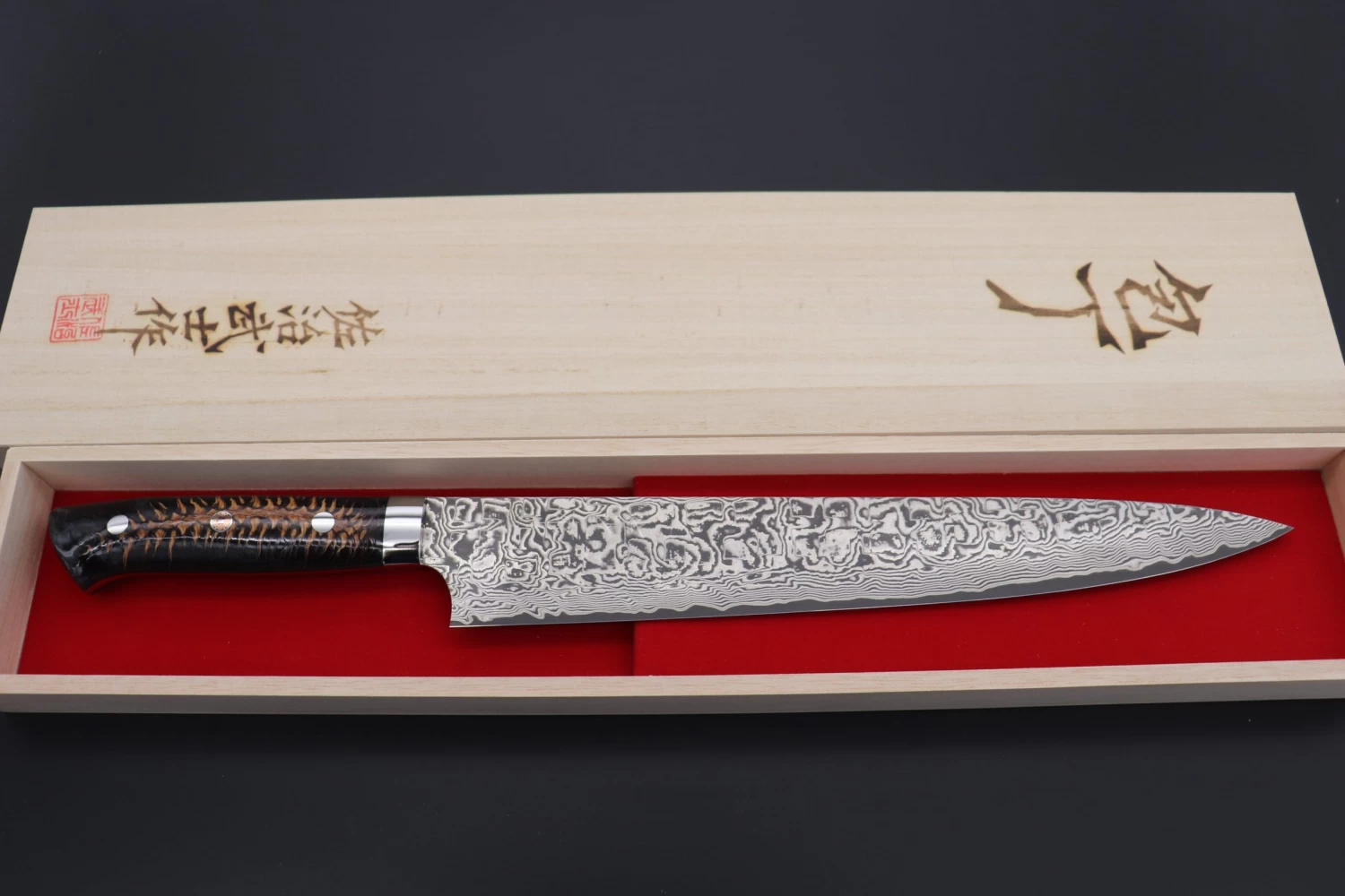 Takeshi Saji SUMMIT ― Limited Edition Custom Series SMT-643 R-2 Custom Damascus Sujihiki 270mm (10.6 Inch) 8 Takeshi Saji SUMMIT ― Limited Edition Custom Series SMT-643 R-2 Custom Damascus Sujihiki 270mm (10.6 Inch) - Image 8