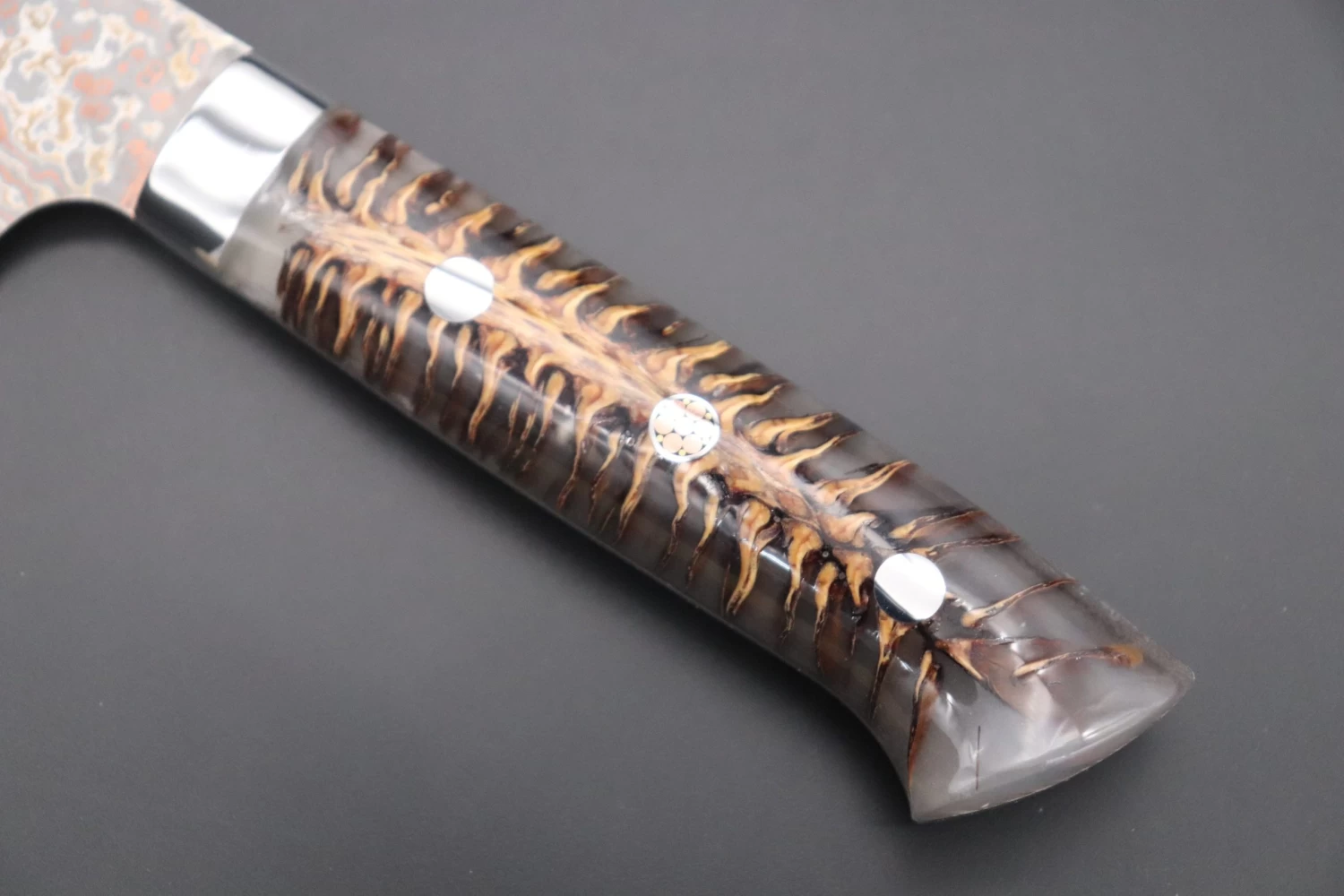 Takeshi Saji SUMMIT ― Limited Edition Custom Series SMT-690 VG-10W Multi-Colored Golden-Rainbow Damascus Sujihiki 240mm (9.4 Inch) 7 Takeshi Saji SUMMIT ― Limited Edition Custom Series SMT-690 VG-10W Multi-Colored Golden-Rainbow Damascus Sujihiki 240mm (9.4 Inch) - Image 7