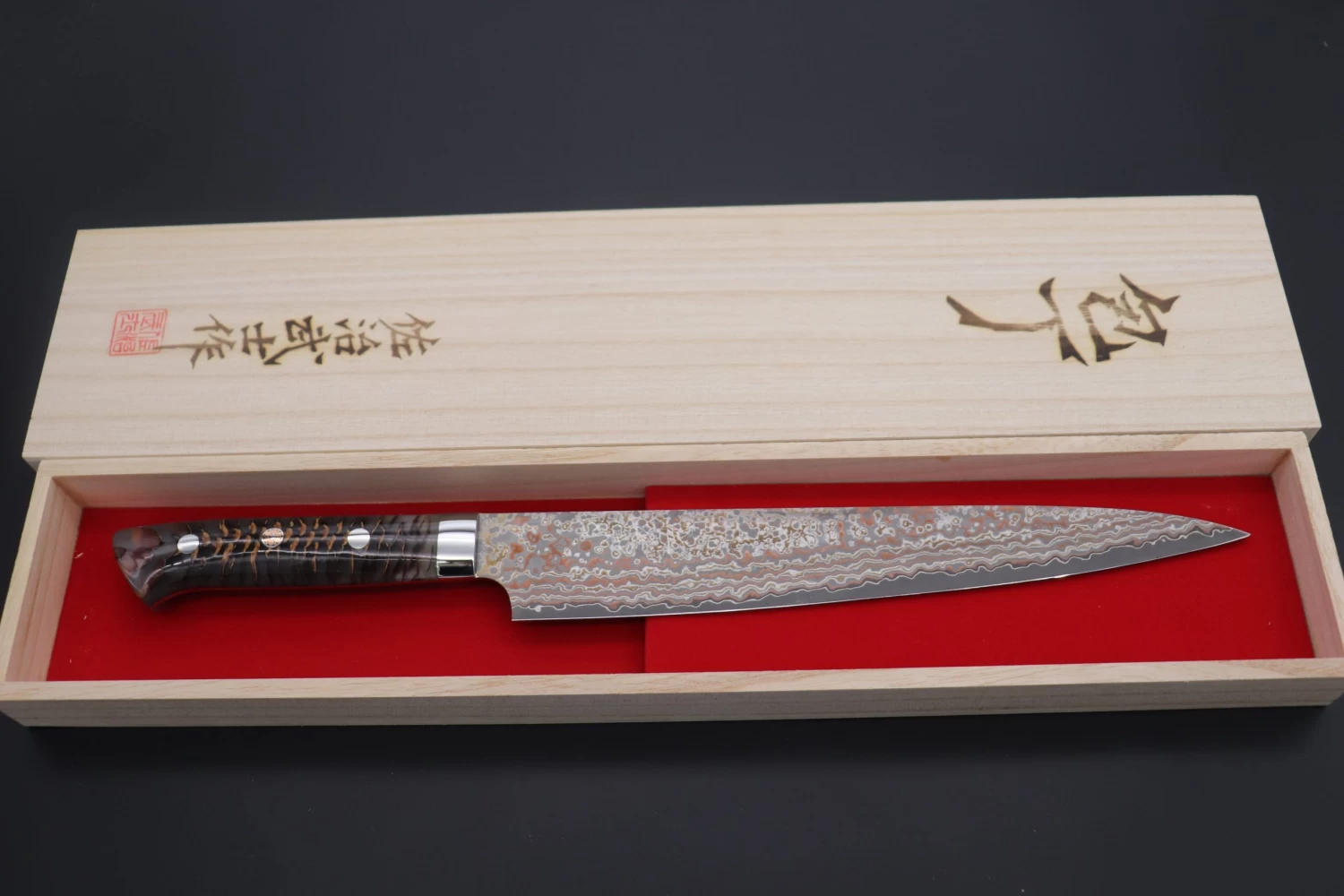 Takeshi Saji SUMMIT ― Limited Edition Custom Series SMT-690 VG-10W Multi-Colored Golden-Rainbow Damascus Sujihiki 240mm (9.4 Inch) 8 Takeshi Saji SUMMIT ― Limited Edition Custom Series SMT-690 VG-10W Multi-Colored Golden-Rainbow Damascus Sujihiki 240mm (9.4 Inch) - Image 8