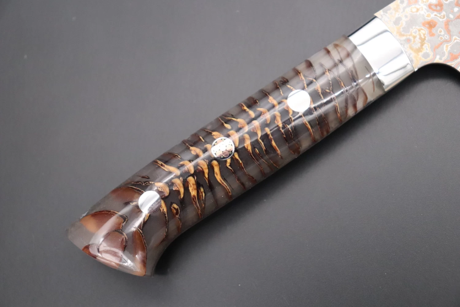 Takeshi Saji SUMMIT ― Limited Edition Custom Series SMT-690 VG-10W Multi-Colored Golden-Rainbow Damascus Sujihiki 240mm (9.4 Inch) 3 Takeshi Saji SUMMIT ― Limited Edition Custom Series SMT-690 VG-10W Multi-Colored Golden-Rainbow Damascus Sujihiki 240mm (9.4 Inch) - Image 3