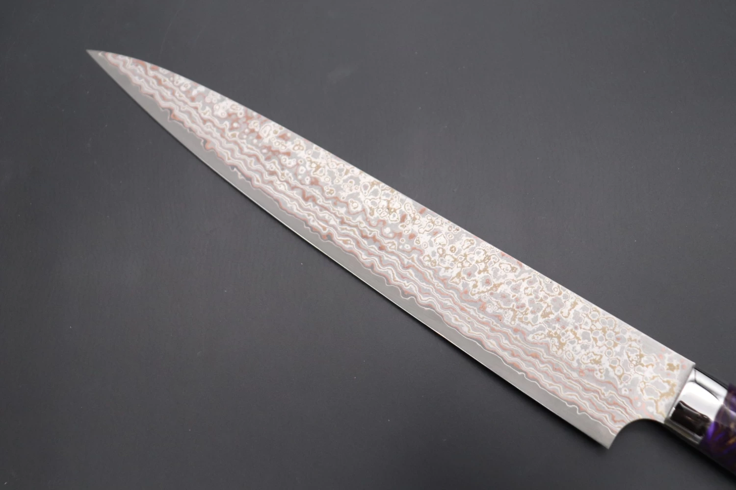 Takeshi Saji SUMMIT ― Limited Edition Custom Series SMT-754 VG-10W Multi-Colored Golden-Rainbow Damascus Sujihiki 240mm (9.4 Inch) 6 Takeshi Saji SUMMIT ― Limited Edition Custom Series SMT-754 VG-10W Multi-Colored Golden-Rainbow Damascus Sujihiki 240mm (9.4 Inch) - Image 6